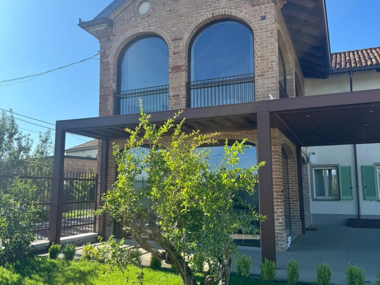 Pergola bioclimatica a Villa Giada