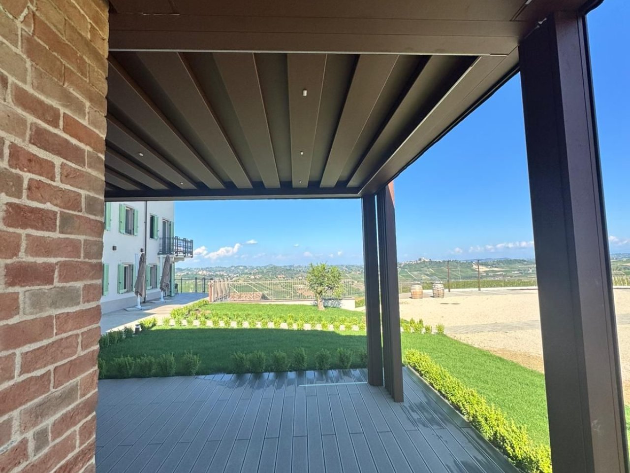 Pergola bioclimatica a Villa Giada