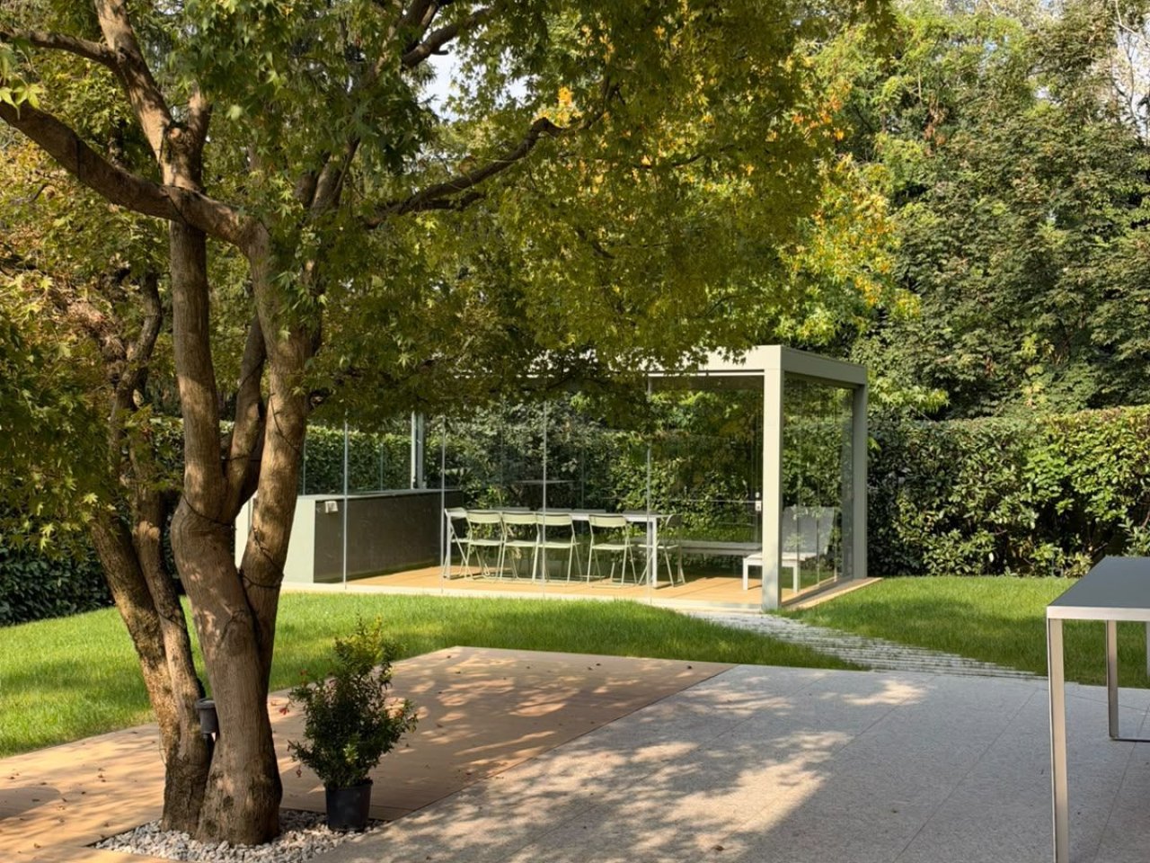 Un’oasi di design immersa nel verde