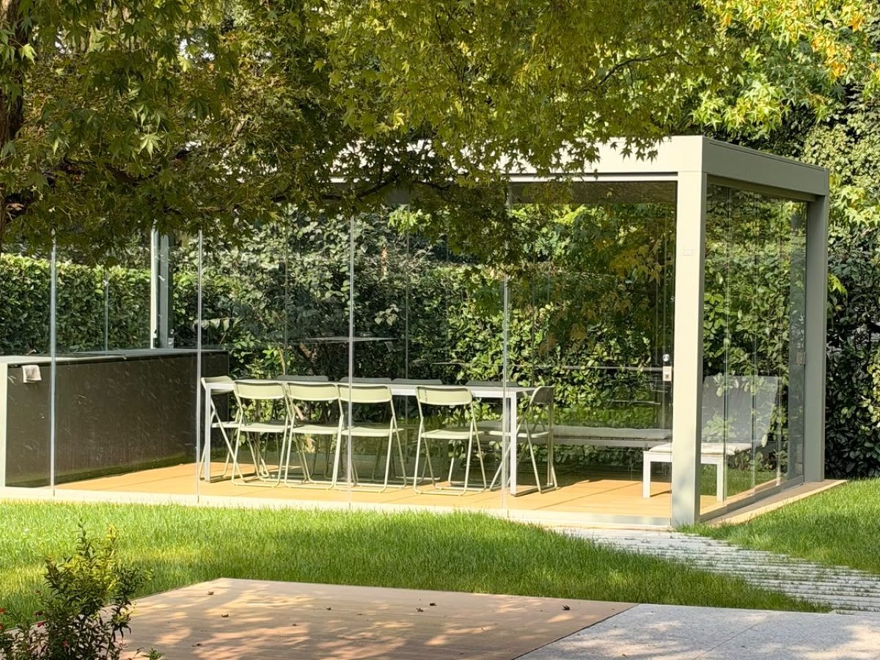 Un’oasi di design immersa nel verde