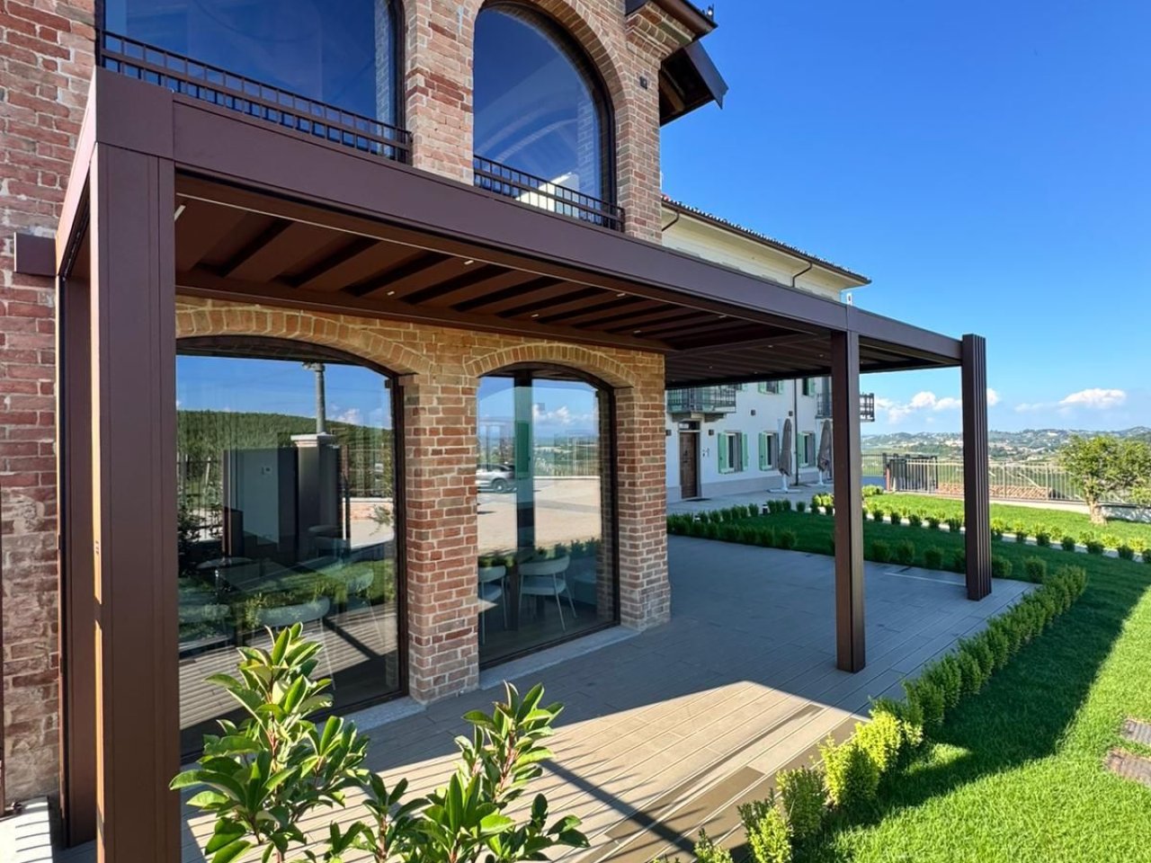Pergola bioclimatica a Villa Giada