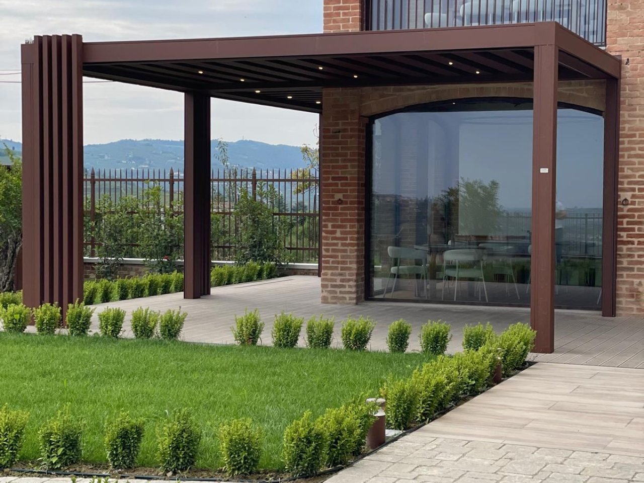 Pergola bioclimatica a Villa Giada