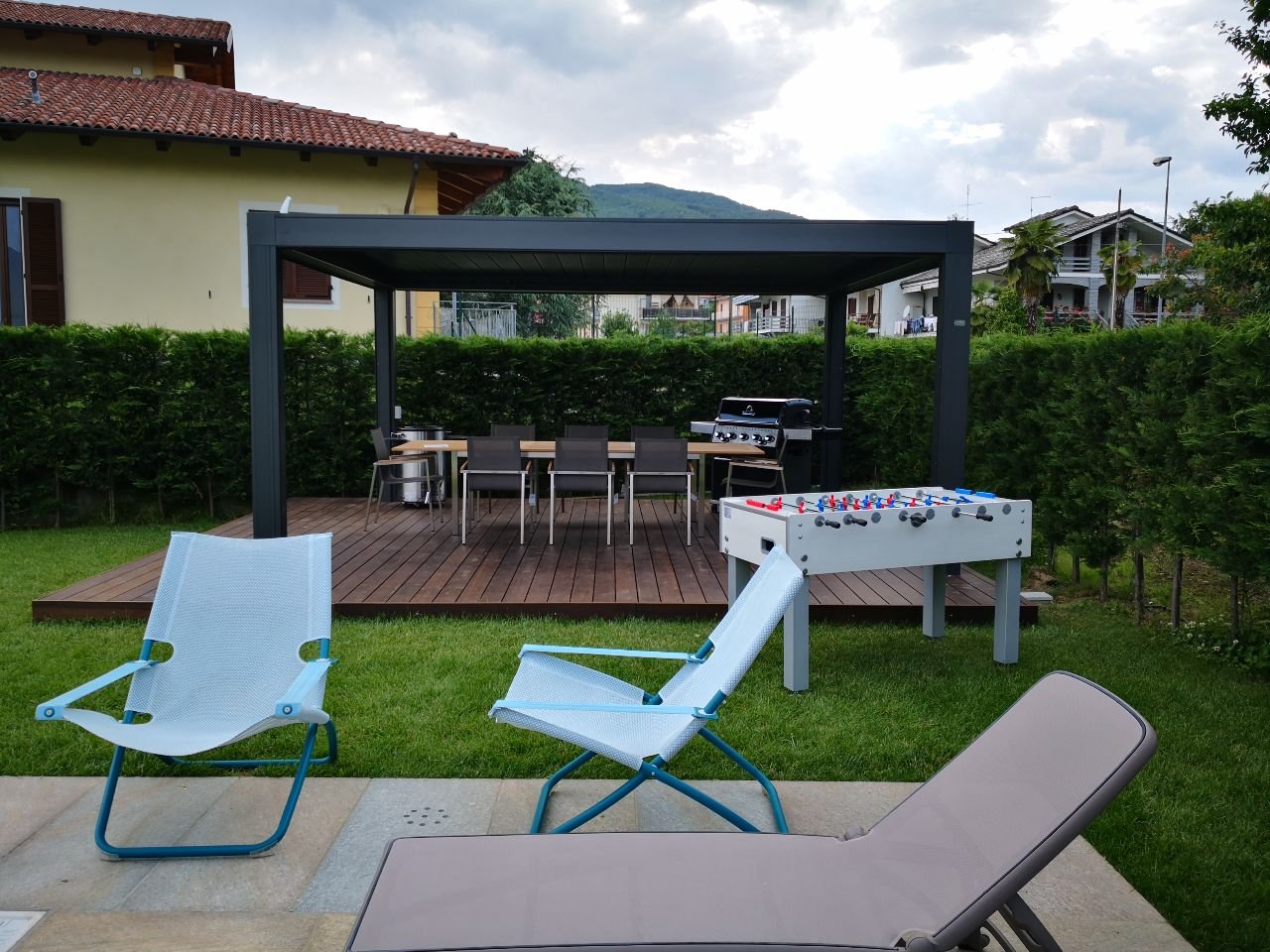 Bordo piscina con pergola